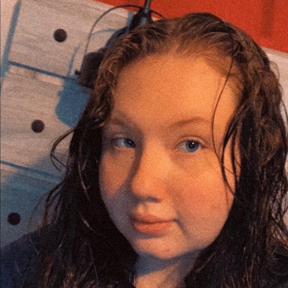 Profile Picture of Charlene Holloway (@charleneholl624) on Poshmark