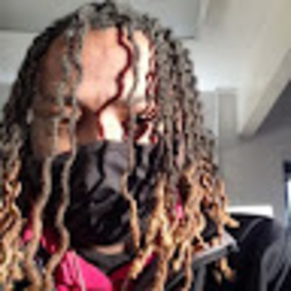 Profile Picture of Kouyee Battee (@kouyee_battee) on Poshmark