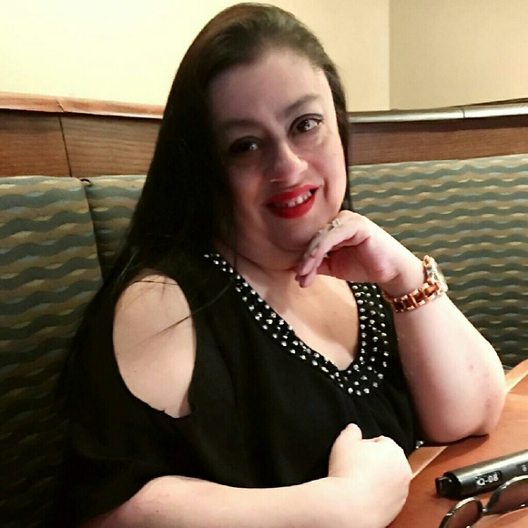 Profile Picture of Sandra Pedrosa (@sandienite) on Poshmark