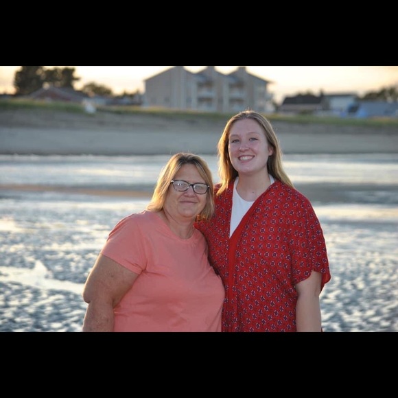 Profile Picture of Lisa Durost (@ldurostwendell) on Poshmark