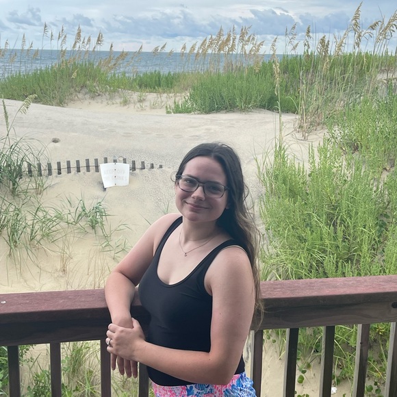 Profile Picture of Paige Blevins (@paigeblevins) on Poshmark