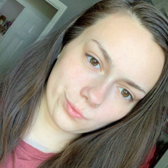 Profile Picture of Allison Ryan (@bigalryan205) on Poshmark