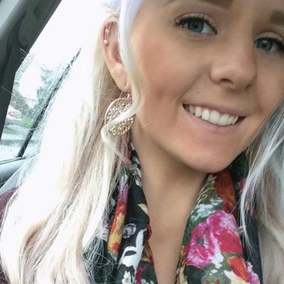 Kailey Carter - Poshmark Profile Picture of Kailey Carter (@kaileytart) on Poshmark