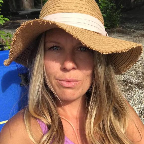 Profile Picture of Marci Jensen (@mjdavenport) on Poshmark