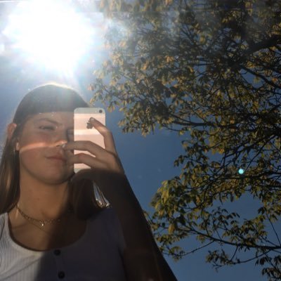 Profile Picture of Lais Poublon (@lais18077819) on Twitter