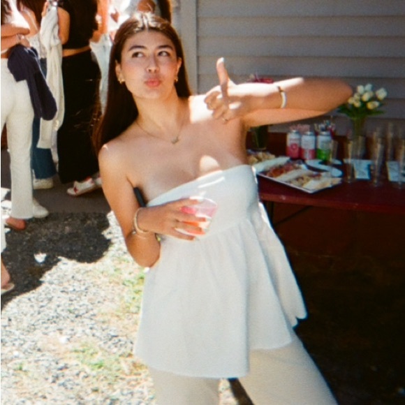 Profile Picture of Julia Deluca (@jdeluca04) on Poshmark