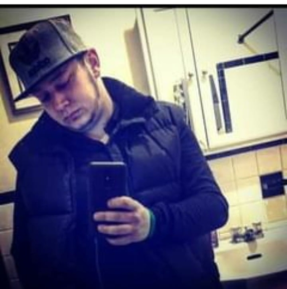 Profile Picture of Richard Parrelli (@r_parrelli) on Poshmark