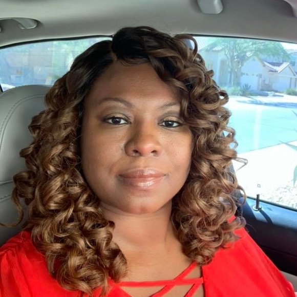 Profile Picture of Michelle Bates (@msphillips35) on Poshmark