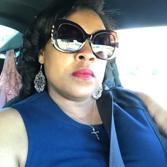 Profile Picture of Rhoshunda Dupard (@shunda7_) on Poshmark