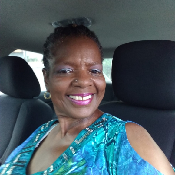 Profile Picture of Jeanette Hardaway (@j_hardaway) on Poshmark
