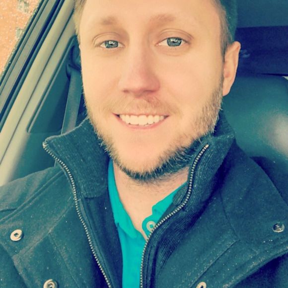 Profile Picture of Von Hansen (@hansenvs) on Poshmark