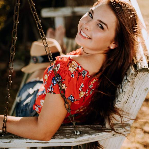 Profile Picture of Bailey Burns (@b_burns10) on Poshmark