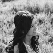 Profile Picture of Lily Ivanov (@LilyVoong) on Youtube