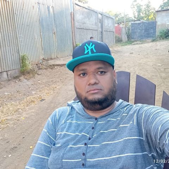 Profile Picture of Chui Veliz (@wallasjesus8) on Poshmark