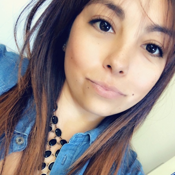 Profile Picture of Crystal Escobar (@cpescobar) on Poshmark