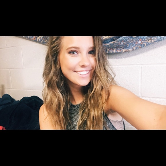 Profile Picture of Jessica Derks (@jessderks1) on Poshmark