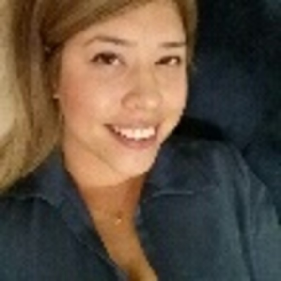 Anna Haakenson - Poshmark Profile Picture of Anna Haakenson (@annahaakenson) on Poshmark