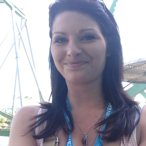 Profile Picture of Jennifer Tamburo (@jentamburo) on Poshmark