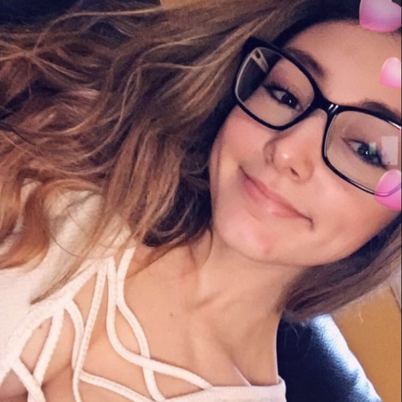 Profile Picture of Cameron Reilly (@cameronreilly) on Poshmark