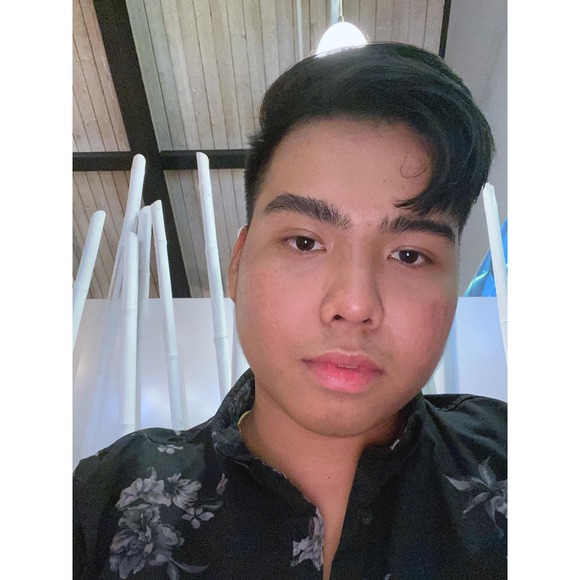 Profile Picture of Mike Diego (@mikediego) on Poshmark