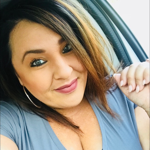 Profile Picture of Rachel Taucer (@rachelt17) on Poshmark