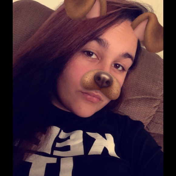 Profile Picture of Tehya Laursen (@tehyalaursen) on Poshmark