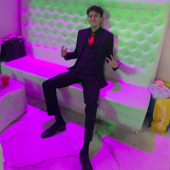 Profile Picture of David Arcos lemus (@arcosdavid011) on Poshmark