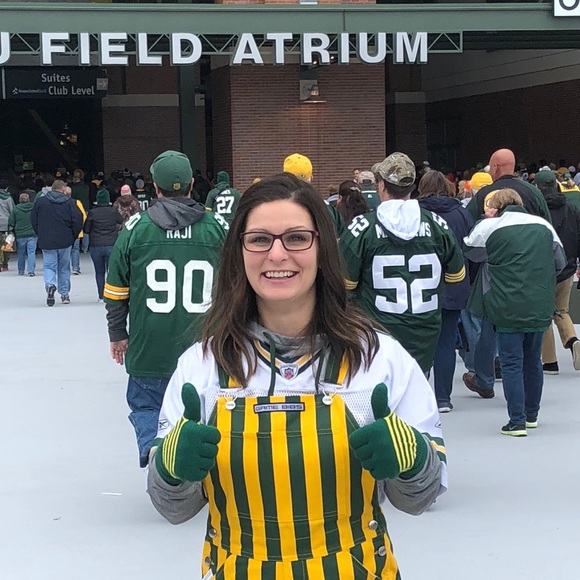 Profile Picture of Krista Amundsen (@kristaamundsen) on Poshmark