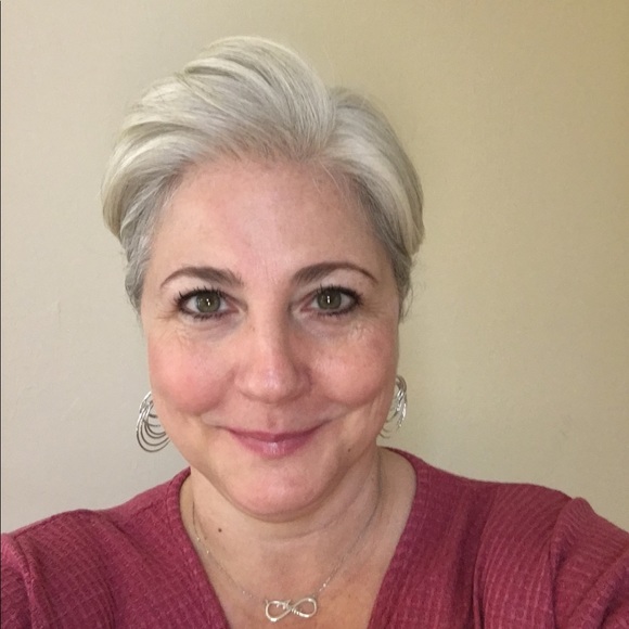 Profile Picture of Maria Plaksin (@mplak1) on Poshmark