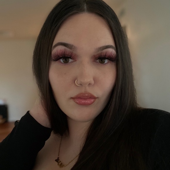 Profile Picture of Kenzie Britain (@kenziebritain) on Poshmark