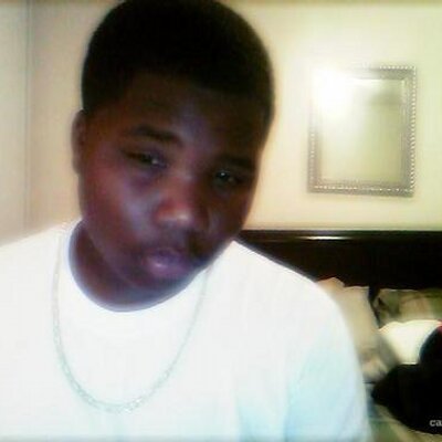 Profile Picture of Charles Hooks (@CompktonCejaay) on Twitter