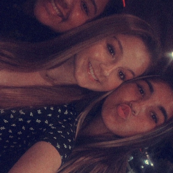 Profile Picture of Ashley Altman (@ashleyaltman204) on Poshmark