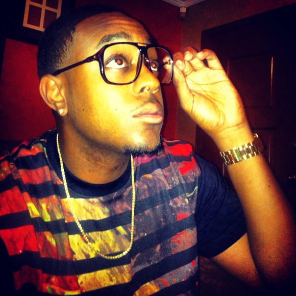 Quinn Jones - Poshmark Profile Picture of Quinn Jones (@fso) on Poshmark