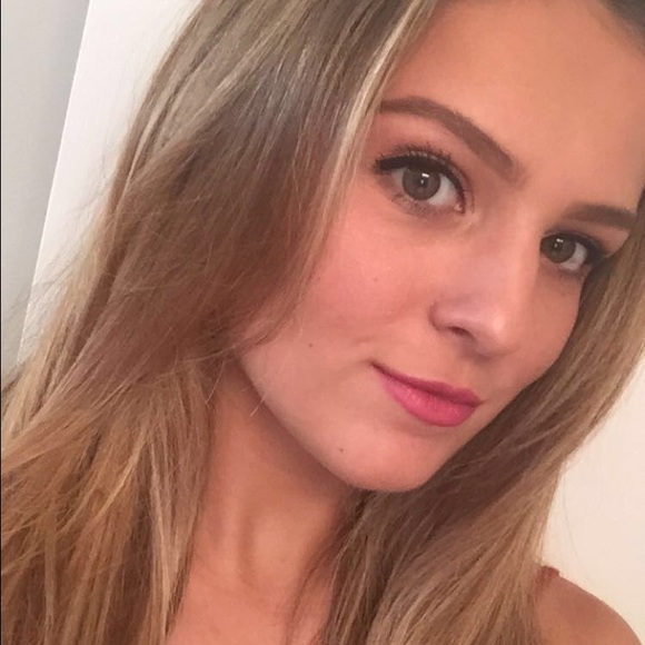 Profile Picture of Erika Vickers (@erikavickers) on Poshmark