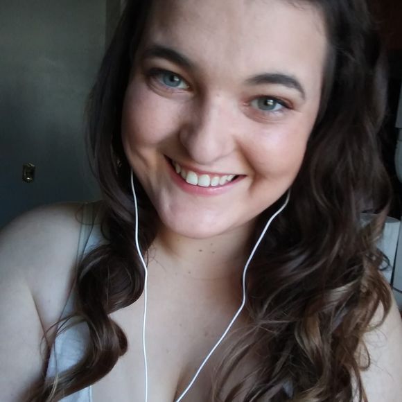 Profile Picture of Mary Swetson (@mary_alexis9495) on Poshmark