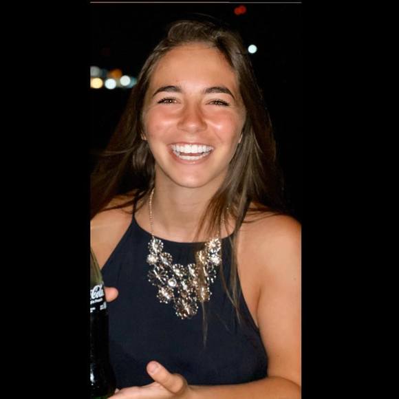 Profile Picture of Hallie Kania (@halhoops26) on Poshmark