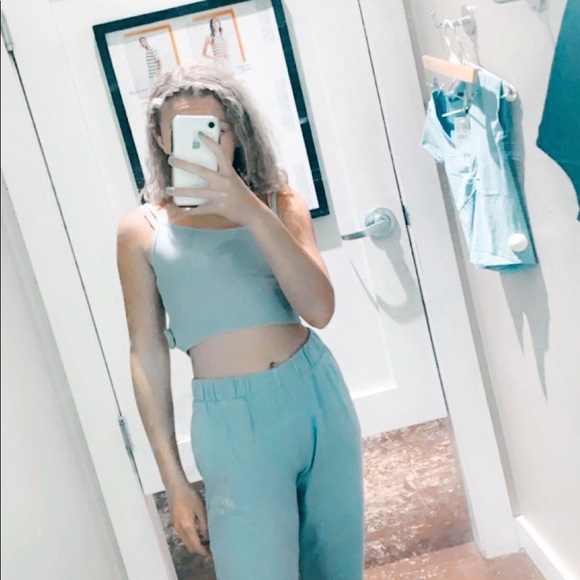 Juliana Abusheery - Poshmark Profile Picture of Juliana Abusheery (@julianaa2222) on Poshmark