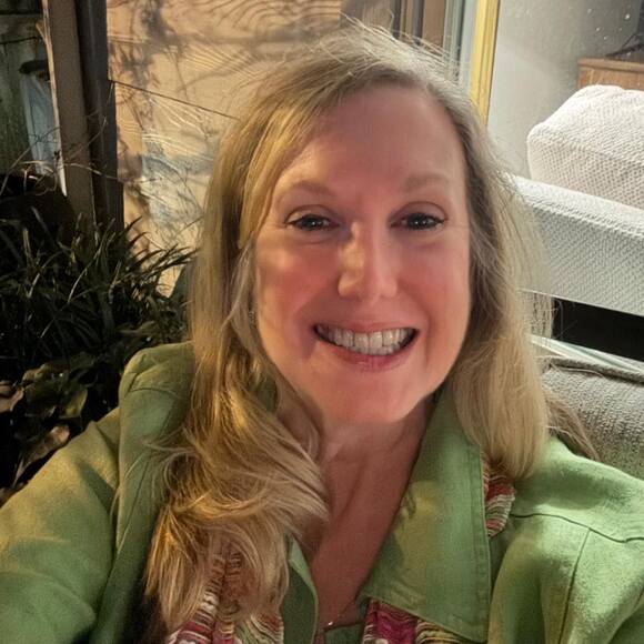 Profile Picture of Rosalind Griffin (@rosalindgrif191) on Poshmark