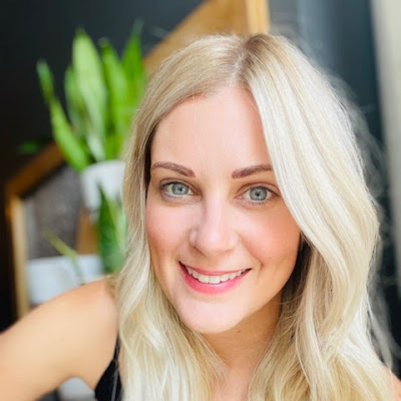 Profile Picture of Lindsey Copp (@lindseycopp) on Poshmark