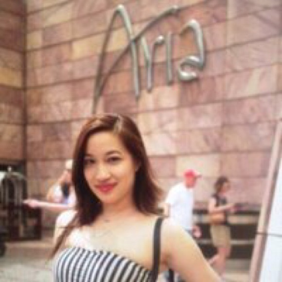 Profile Picture of Arielle Wong (@elleove) on Poshmark