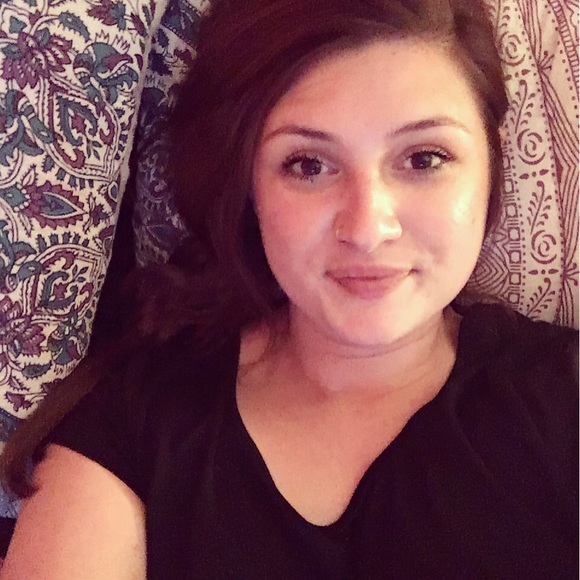 Profile Picture of Audrey Stenberg (@astenberg89) on Poshmark
