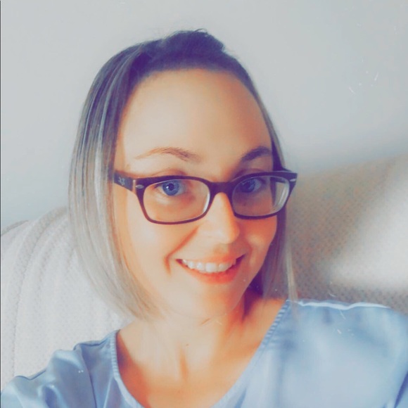 Profile Picture of Jennylee Ravary (@jennyleeravary) on Poshmark
