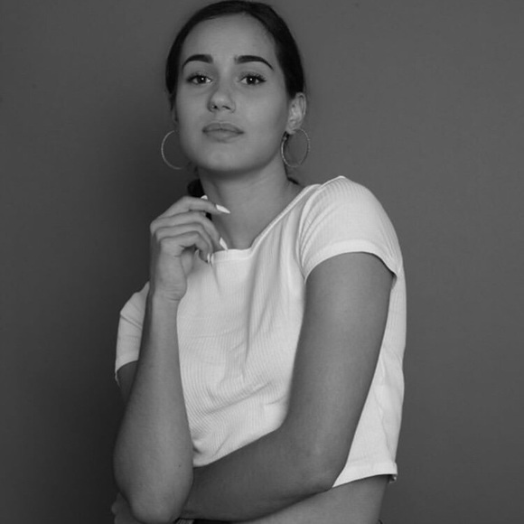 Profile Picture of Jeannie Savard (@jeanniesavard) on Poshmark