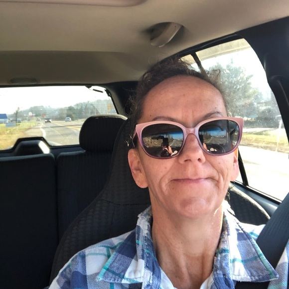 Profile Picture of Christina Vannatter (@jimmybobb) on Poshmark