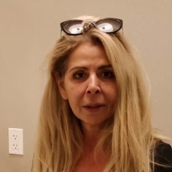 Italia Favretto - Poshmark Profile Picture of Italia Favretto (@italiafav) on Poshmark