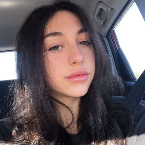 Profile Picture of Alexia Abboud (@alexiaabboud) on Poshmark