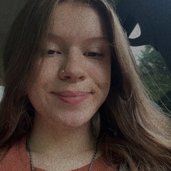 Profile Picture of Chloe Maness (@chloemaness587) on Poshmark