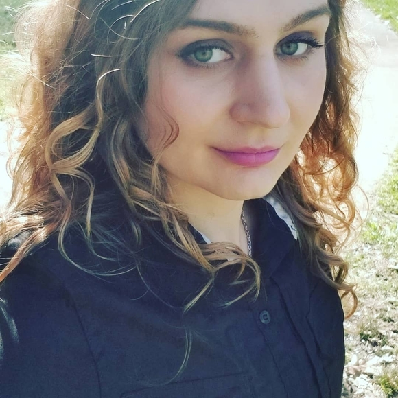 Profile Picture of Anna Rieper (@lifelongcaprice) on Poshmark