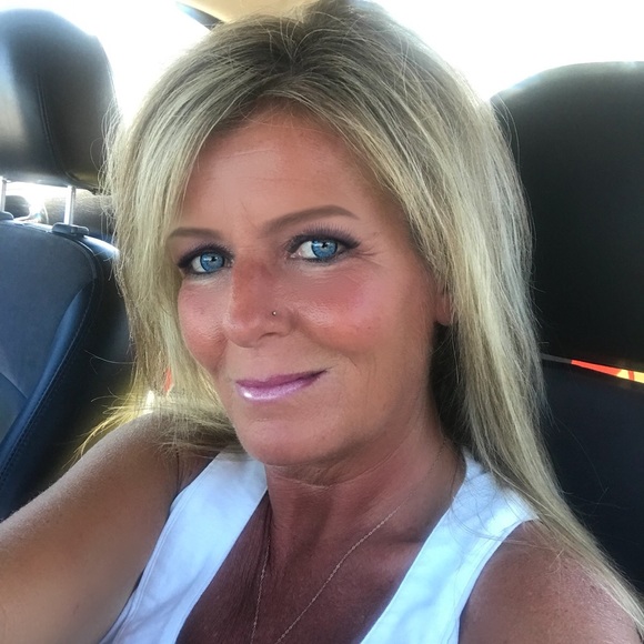 Heather Gelles - Poshmark Profile Picture of Heather Gelles (@heathergelles) on Poshmark
