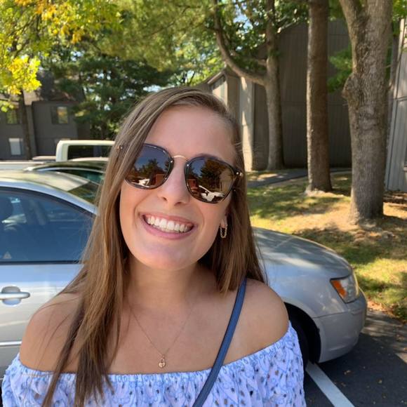 Katie Huott - Poshmark Profile Picture of Katie Huott (@katie_huott) on Poshmark